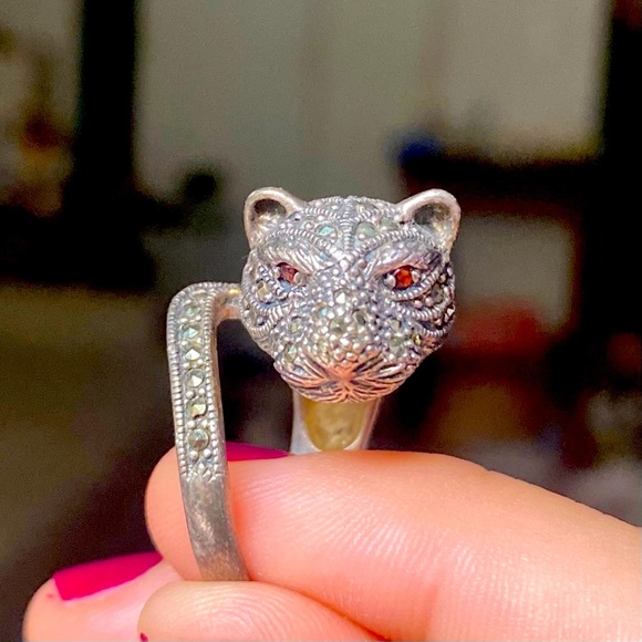 Tiger Studded Ring with Ruby Colored Eyes - 8 - Picture 1 of 4